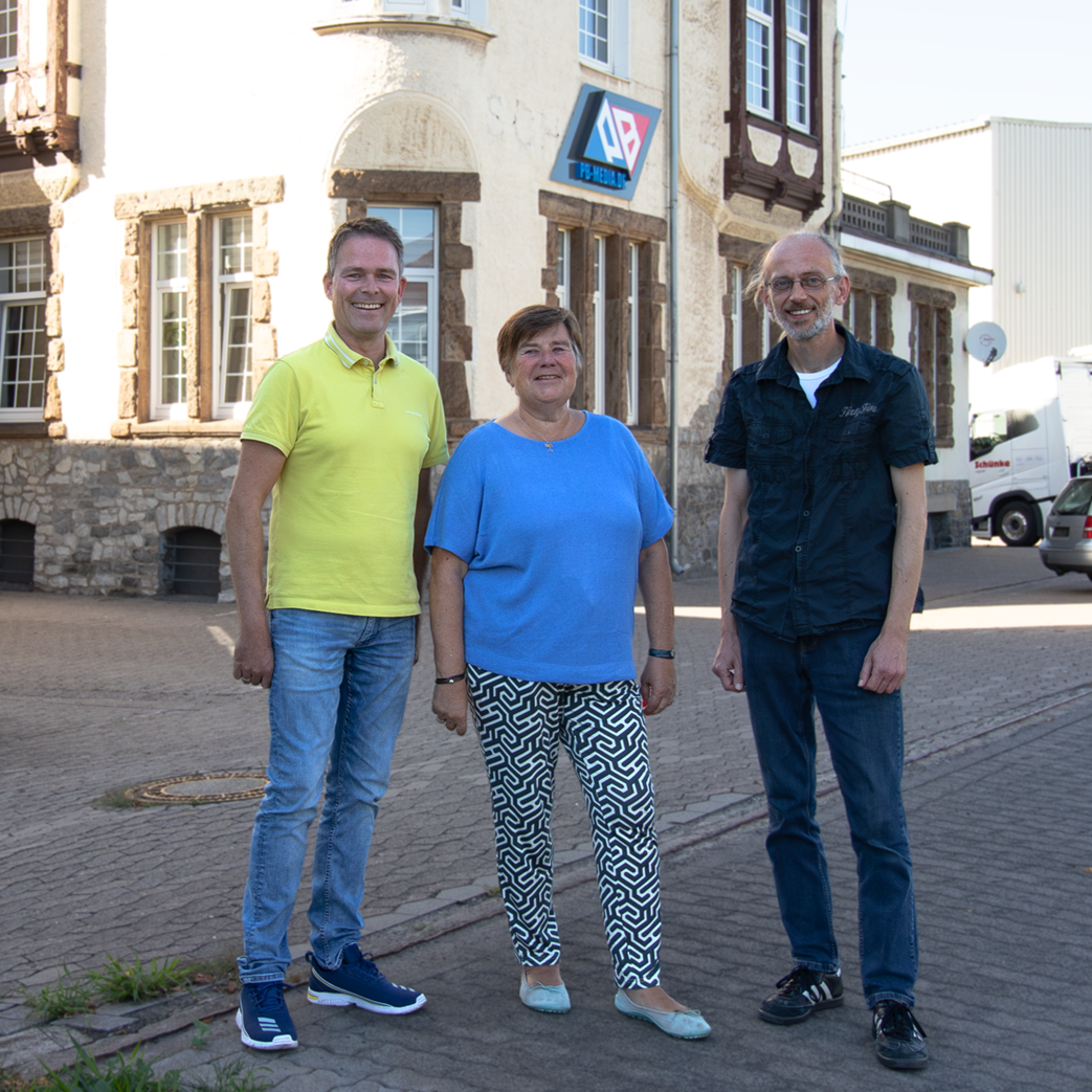 Anette Puttler mit den Geschäftsführern von pb-media.de